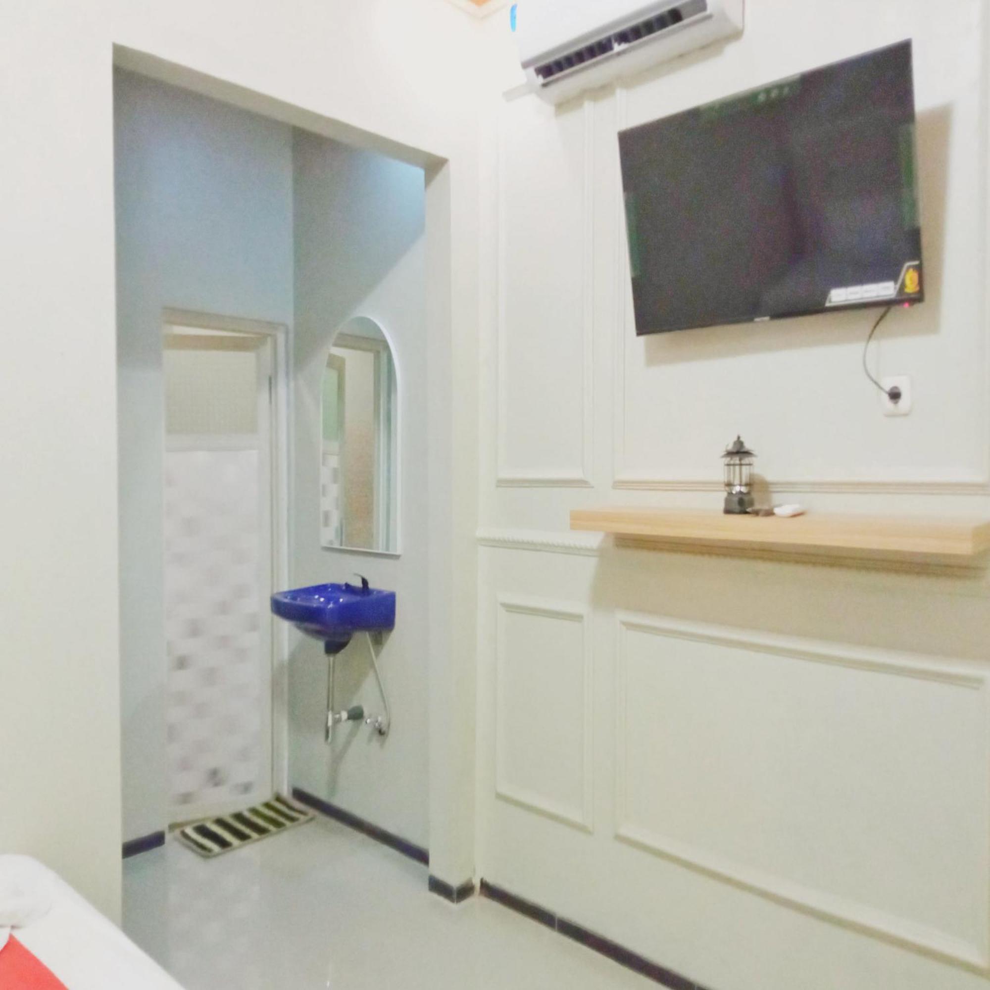 Rifal Inn Mitra Reddoorz Tegal  Exterior photo