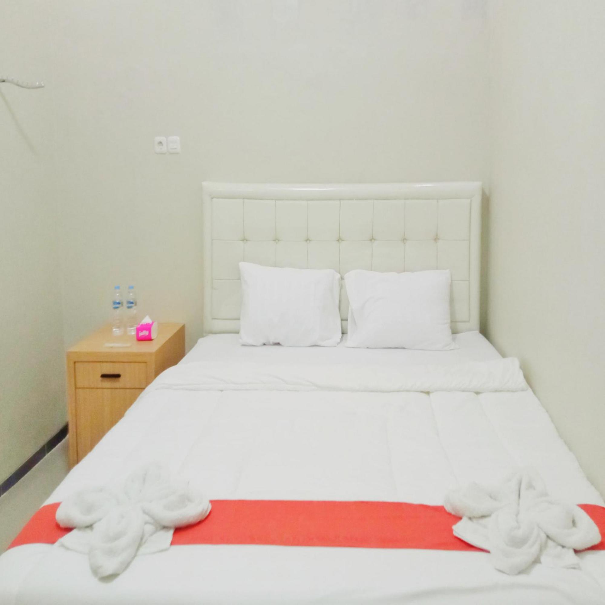 Rifal Inn Mitra Reddoorz Tegal  Exterior photo