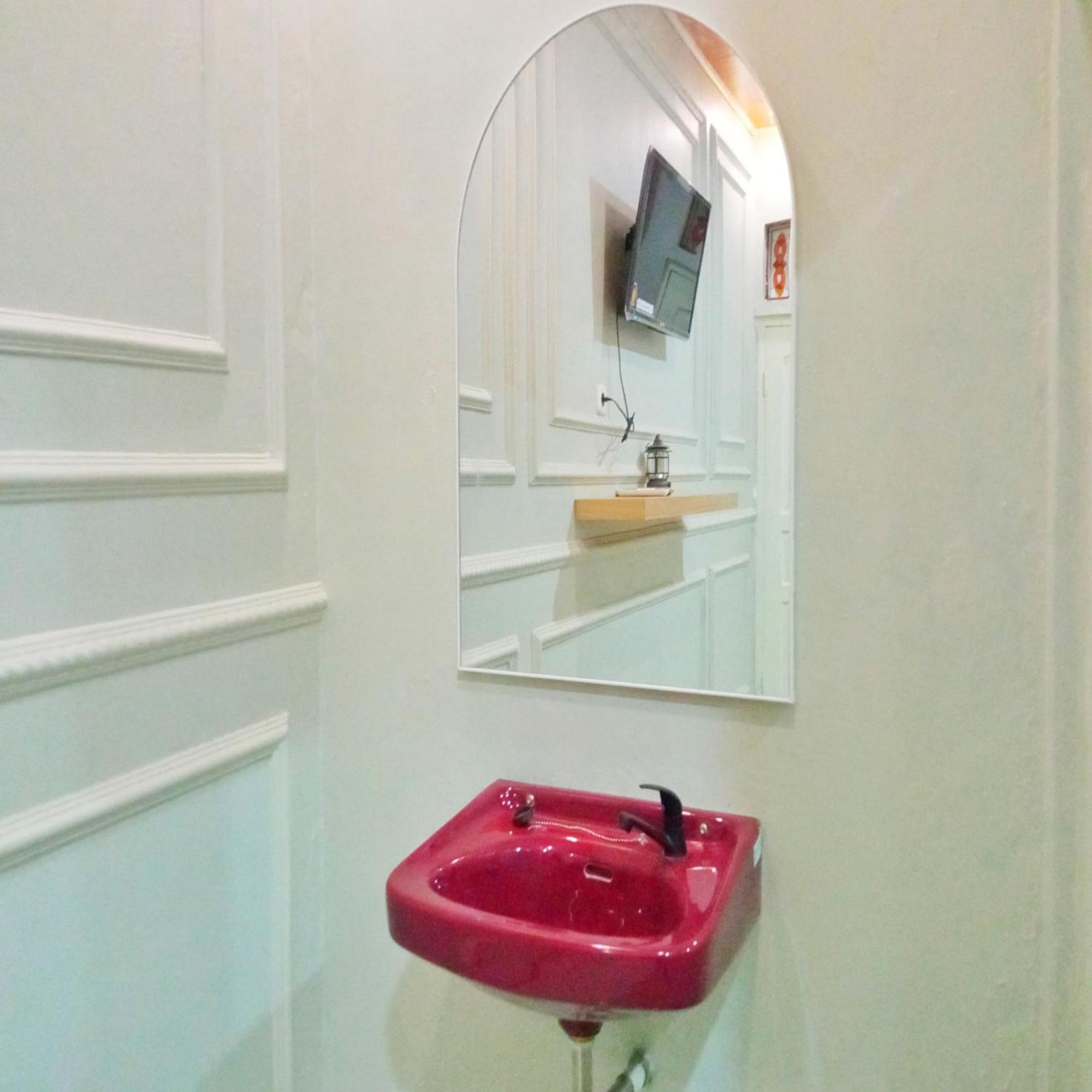 Rifal Inn Mitra Reddoorz Tegal  Exterior photo