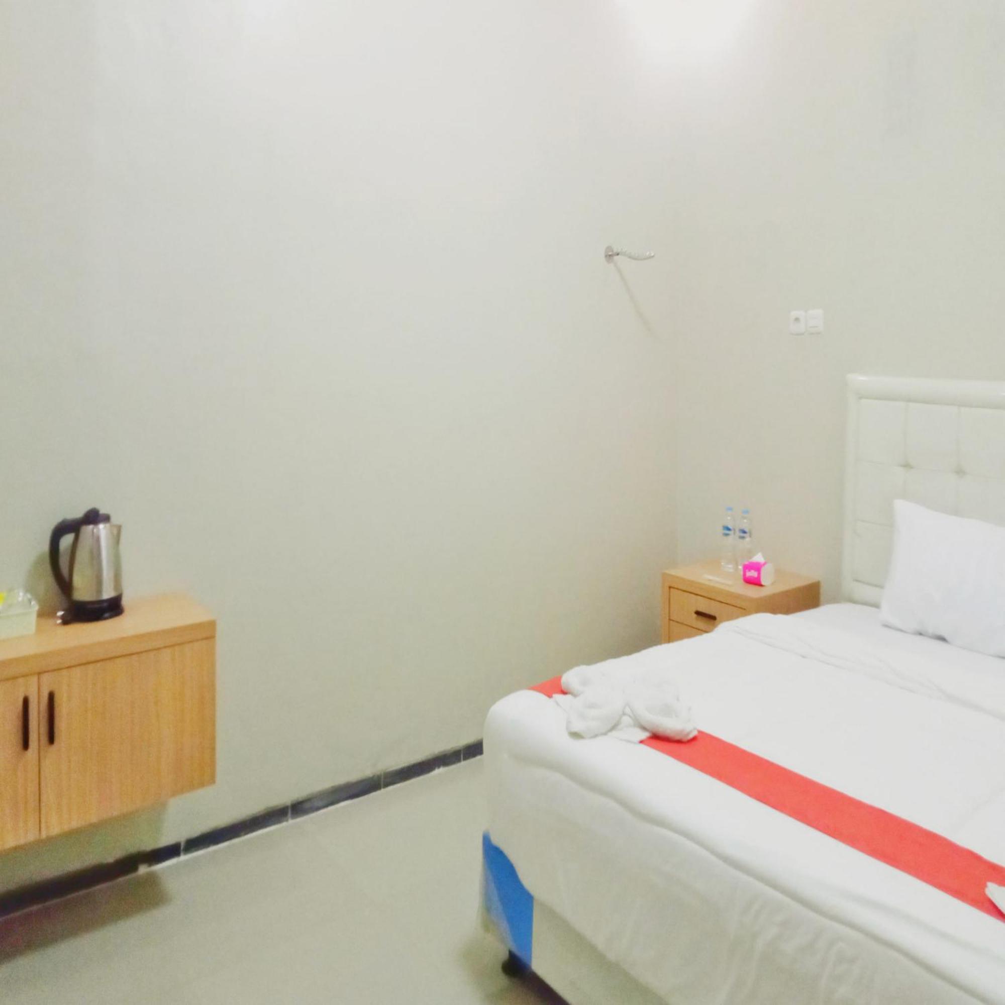 Rifal Inn Mitra Reddoorz Tegal  Exterior photo