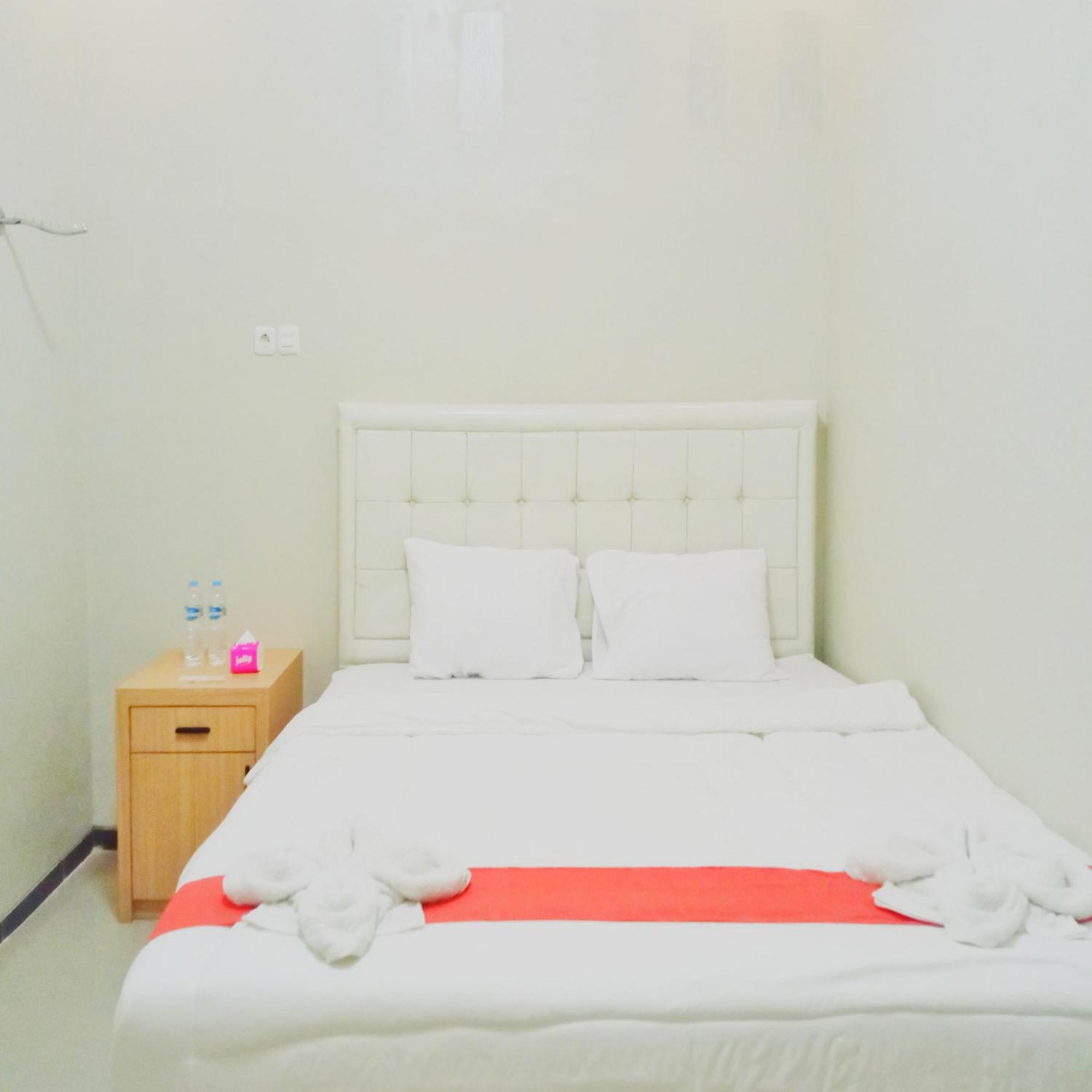 Rifal Inn Mitra Reddoorz Tegal  Exterior photo