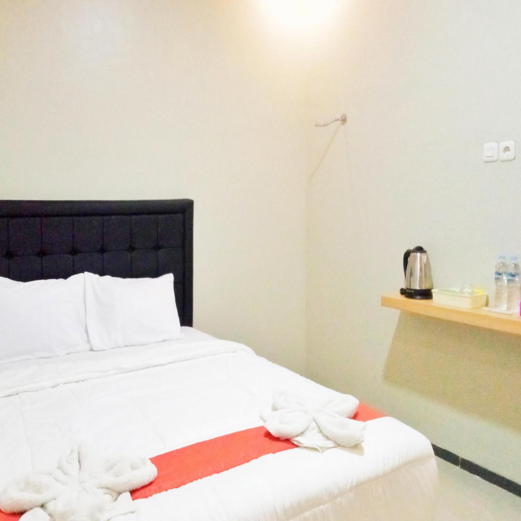 Rifal Inn Mitra Reddoorz Tegal  Exterior photo