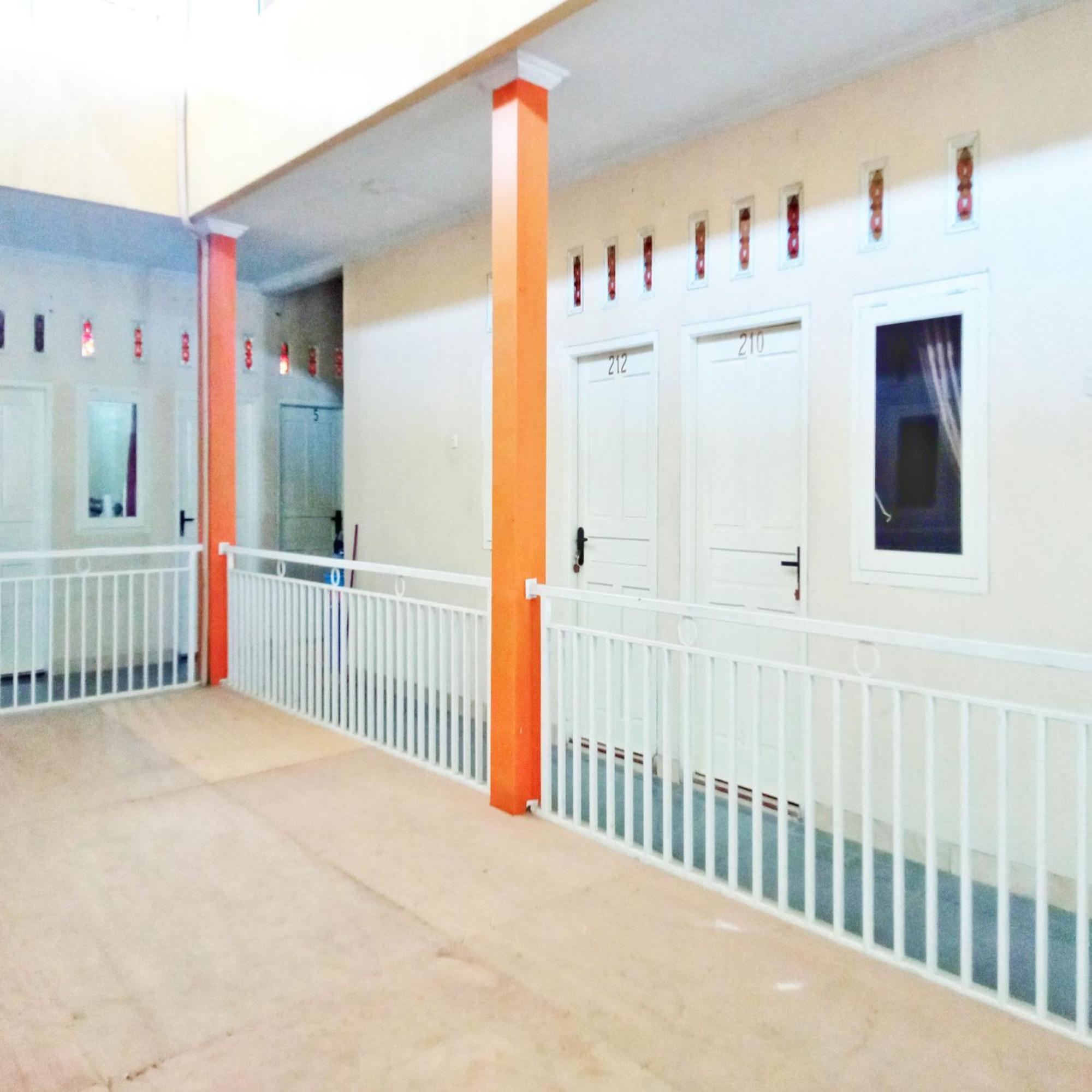 Rifal Inn Mitra Reddoorz Tegal  Exterior photo
