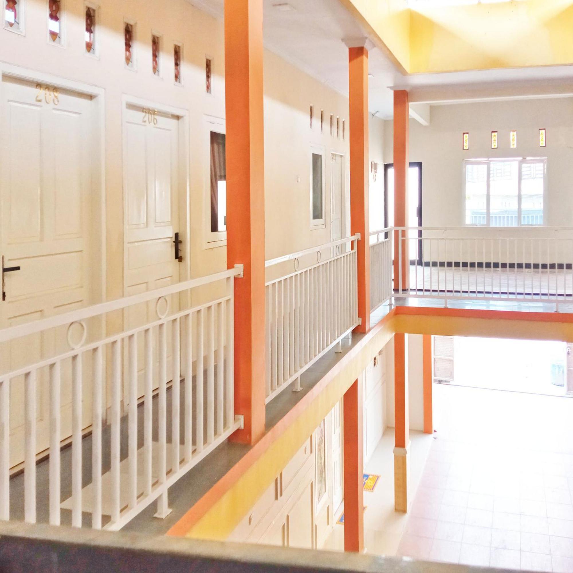Rifal Inn Mitra Reddoorz Tegal  Exterior photo